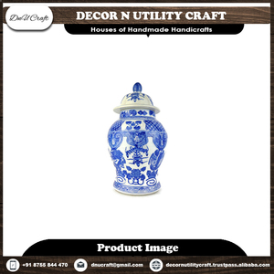 Urne funéraire florale noire et blanche pour adulte avec base dorée - Product Image 3