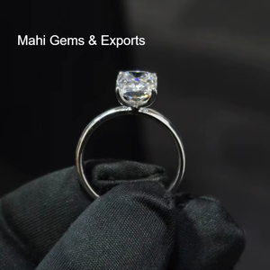 Anillo de Diamante Moissanite con Corte Radiante Personalizado, Plata de Ley 925, Anillo Elegante - Product Image 4