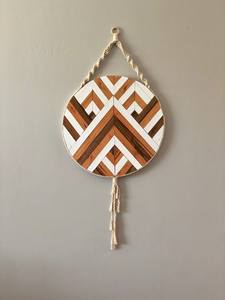 Cintre mural en bois élégant fabriqué à la main, idéal pour les chambres, les salles de bain et la décoration moderne de la maison - Product Image 4