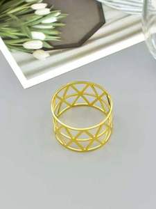 Ensemble d'anneaux de serviette élégants et raffinés en or, géométriques creux, en métal moderne, élégants, décoration de table, accessoire de table pour mariage, événement, fête, dîner - Product Image 3