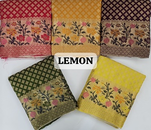 Costume élégant en mousseline jacquard non cousue pour femmes de la meilleure qualité, parfait pour les événements ethniques personnalisés, disponible à la vente - Product Image 1