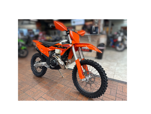 Prix de gros Nouveau 2025 KTM 300 XC 1 cylindre, moteur 2 temps Moto Prêt à Expédier - Product Image 4