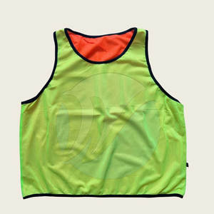 Peto de Entrenamiento Reversible de Alta Calidad Hecho a Medida, Nuevo Peto de Entrenamiento Reversible para Jóvenes - Product Image 3