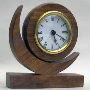 Magnifique horloge de table en bois à piles avec un design classique moderne, sonnerie horaire et fonctionnalités étanches - Product Image 3