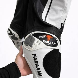 Combinaison de course en cuir de vache confortable, combinaison de moto avec protections pour les genoux, vêtements de course pour moto sportive, combinaison de moto noire et blanche - Product Image 4