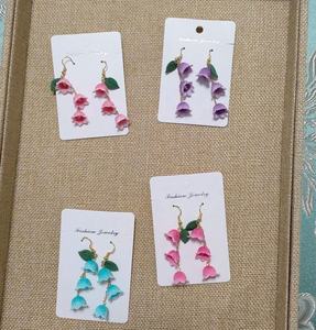 Pendientes y Aretes de Ganchillo con Forma de Flor en Miniatura, Exquisitamente Hechos a Mano y a la Moda - Product Image 4