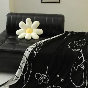 Lüks bambu çiçek örme battaniye siyah ve beyaz kişiselleştirilmiş ısıtmalı atmak için zarif konfor yatak kış yenidoğan