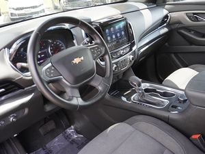 Noir utilisé 2024 Chevrolet Traverse LT tissu AWD avec sièges en tissu de troisième rangée de sièges système de navigation sièges chauffants démarrage à distance - Product Image 6