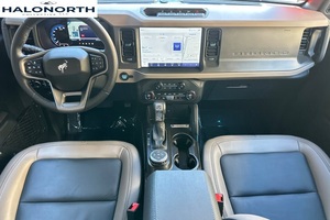 ฟอร์ด บรอนโก ไวลด์แทรค ปี 2024 รถเอสยูวี 4 ประตู ขับเคลื่อน 4 ล้อ เครื่องยนต์เทอร์โบ เบาะหนังสีเข้ม กล้องมองหลัง หลังคาซันรูฟแบบพาโนรามา - Product Image 3