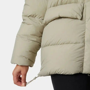 Diseño personalizado ligero OEM Mujeres Inspire Puffer Down Jacket Capucha ajustable y Puffer acolchado Mujeres Bubble Winter Down Jacket - Product Image 6