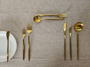 Ensemble de couverts au design classique, ustensiles de cuisine durables en laiton pour la table à manger, vaisselle décorative pour la maison, vaisselle de table pour les fêtes - Product Image 2