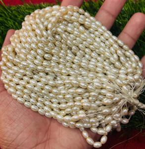 Perles d'eau douce 4.5 à 6.5 MM Forme ovale lisse prête à expédier en couleur blanche - Product Image 3