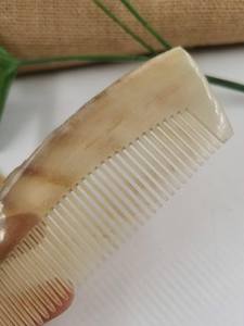 Peine Desenredante de Cuerno de Búfalo Orgánico Hecho a Mano, Pulido, Duradero, Antiencrespamiento y de Dientes Anchos para un Cabello Saludable - Product Image 6