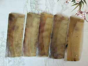 Peine de Cuerno Pulido Hecho a Mano Tradicional, Acabado Natural Suave, Antiestático, para Arte y Coleccionismo - Product Image 5