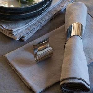 Anneaux de serviette sophistiqués en acier inoxydable avec style contemporain et surfaces polies pour des expériences culinaires haut de gamme - Product Image 4
