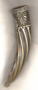 Corne à boire Viking festive fabriquée à la main pour l'hydromel et la bière parfaite pour les fêtes de Noël et les acclamations des fêtes - Product Image 2