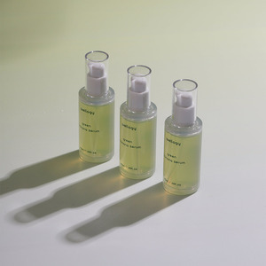 WELLOGY Sérum pour le visage à la banane verte Exfoliant liquide Anti-âge Soin de la peau blanchissant et éclaircissant élimine les cellules mortes de la peau - Product Image 1