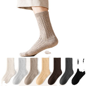 Chaussettes de sport de compression Logo personnalisé pour athlètes Clubs de fitness et équipes d'entraînement Antidérapant et contrôle de l'humidité - Product Image 2