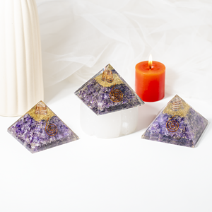 Pyramide d'Orgone en Cristal d'Améthyste de Qualité Supérieure pour la Guérison et la Méditation - Vente en Gros - Product Image 2