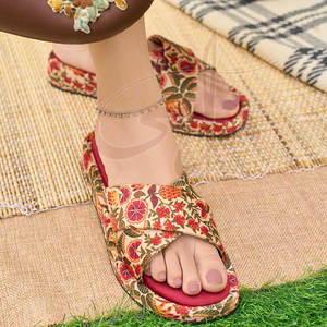 Sandalias Modernas para Mujer, Color Beige Rojo, Estampado Floral de Terciopelo, Suela de Cuero Genuino, Hechas a Mano, Antideslizantes, de Alta Calidad, Cómodas - Product Image 4
