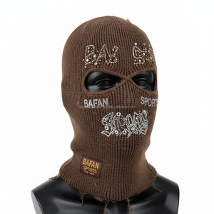 Balaclava en tricot côtelé pour femmes, 300 GSM, mélange de laine acrylique douce, couleur marron, design à panneau unique avec logo en strass personnalisé - Product Image 4