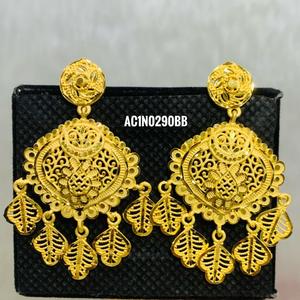 Ensemble de colliers plaqué or de nouvelle marque design en ligne de bijoux de mode Acheter des bijoux longs en ligne en Inde - Product Image 2