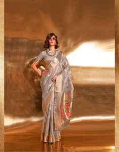 Tissu royal et riche pathani zari tossue tissé à la main avec un chemisier lourd - Product Image 6