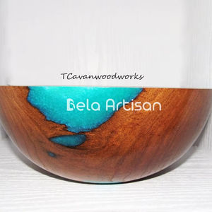 Cuenco Decorativo Artesanal Ecológico de Estilo Americano en Madera y Resina con Diseño Único de Incrustaciones, Resina Azul Vibrante para Fiestas - Product Image 1