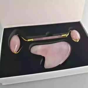 Herramienta de masaje facial tallada de cuarzo rosa de la mejor calidad para levantar o antienvejecimiento y cuidado de la piel disponible a precio directo de fábrica - Product Image 5