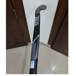 ไม้ฮอกกี้คาร์บอนขั้นสูง ควบคุมพลังได้ดี น้ำหนักเบา เหมาะสำหรับการแข่งขัน - Product Image 1