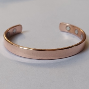 Más vendidos increíble nueva moda Triple trenzado cuerda nudo diseño sólido cobre brazalete perla artritis alivio brazaletes - Product Image 1