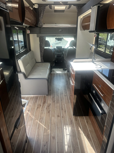 Camping-car RC Motorhomes RC9M Twin Slide Out, luxe léger, imperméable, 4x4, pour 4 à 6 personnes, véhicule tout-terrain - Product Image 4