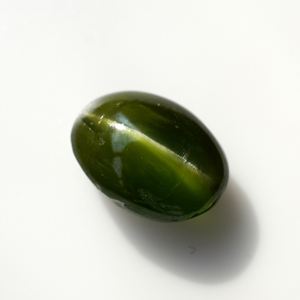 BEGDI GEMS Diópsido verde natural Catseye Piedra preciosa de corte ovalado 1000 quilates - Product Image 4
