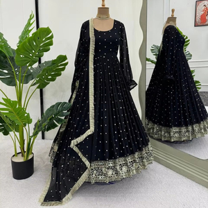 Style indien nouveau concepteur Faux fil Georgette avec broderie de séquence haut et pantalon de travail avec bordure en dentelle à quatre côtés Dupatta - Product Image 1