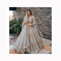 Mode indienne à la mode pour les femmes longue soie russe avec broderie Anarkali Kurti robe avec Dupatta robe de soirée de mariage