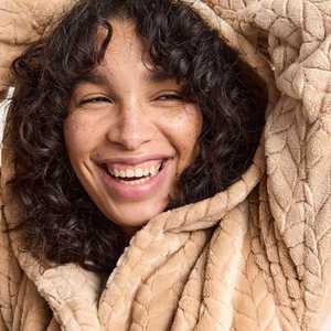 Bata de lana de franela de felpa de lujo para mujer, cuello con capucha, albornoz de invierno a granel, conjunto de regalo - Product Image 5