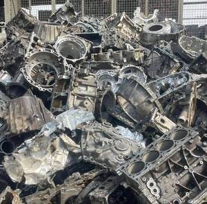 Bloc moteur en aluminium, métal recyclé, alliage à 99,99 % de pureté, excellent état, à prix avantageux pour l'Arabie Saoudite et les États-Unis - Product Image 2