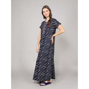 Chemise de nuit longue décontractée pour femme Alpine avec poche latérale, en tissu tissé doux et respirant, confortable pour le quotidien - Product Image 5