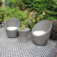 Ensemble de meubles d'extérieur moderne en rotin PE avec structure en aluminium 3 pièces, 2 chaises et table basse en verre (gris, cour d'hôtel)
