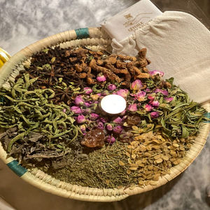 Kit de Regalo para Spa Hammam Marroquí |   Jabón Negro, Guante Kessa, Arcilla Ghassoul, Aceite de Argán, Agua de Rosas, Paquete de Exfoliación, Set Spa Deluxe Pro - Product Image 1