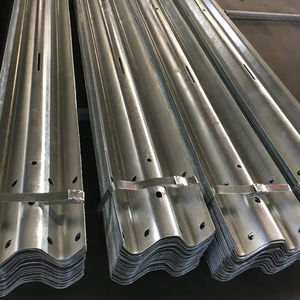 Aanpasbare Gegalvaniseerde Snelweg Vangrails Anti-Botsing Verkeer Versterkte Leuningen Leuningen Gespoten Gecoate Duurzaamheid - Product Image 3