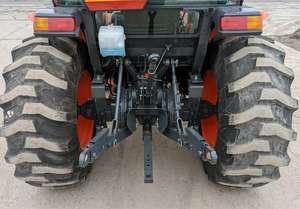 2021 Kubota MX5400 Tractor de ruedas 4WD con estructura reforzada en stock e ideal para profesionales de la agricultura - Product Image 6