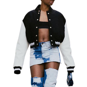 Chaqueta universitaria de lana para mujer, venta al por mayor, chaquetas universitarias recortadas de lana con mangas de cuero y logotipo bordado personalizado para mujer - Product Image 1