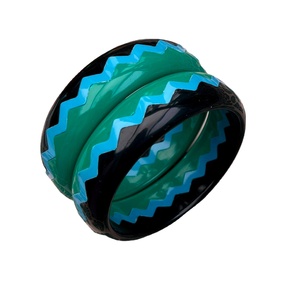 Nouveaux bracelets en acrylique colorés de haute qualité, ensembles de bracelets tendance, élégants, fantaisie, unisexes, bijoux à la mode pour femmes - Product Image 2