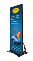 Panneau d'affichage d'affichage à LED polychrome vertical mince P2 pour les magasins de détail intérieurs et les centres commerciaux Affichage de signalisation numérique