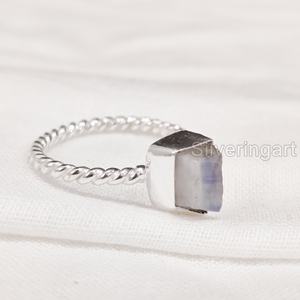 Joyería de piedra cruda, anillo de mujer, piedra lunar arcoíris Natural, piedra preciosa, piedra de nacimiento de junio, joyería de banda trenzada, anillo de Plata de Ley 925 - Product Image 1