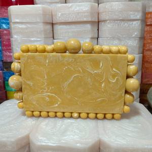 Pochette pour femme faite à la main, sacs à main en résine personnalisés, ornés de coton, de strass, de boutons et de perles, sac à main tendance à fermeture ouverte - Product Image 4