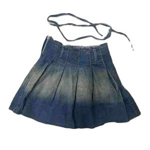 Mode estivale Jupes en jean bleu délavé Taille haute Mini jupe en jean plissée pour femmes - Product Image 1