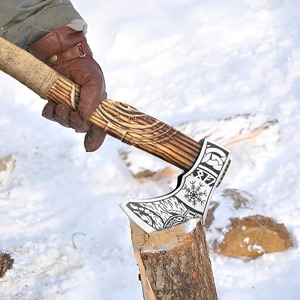 Hacha estilo vikingo con cabeza de metal grabada y mango de madera, hacha de supervivencia para exteriores, regalo decorativo. - Product Image 4