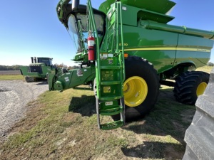 New <b>Deere</b> 7720 4 Wheel Drive Combine Rice Wheat <b>Harvester</b> Hydraulic 4WD Combine Grain <b>Harvester</b> for Farms - Product Image 6
